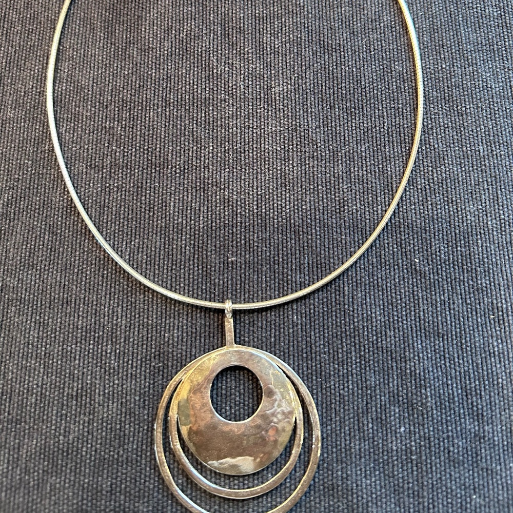 Ladies Silpada Sterling circle pendant necklace